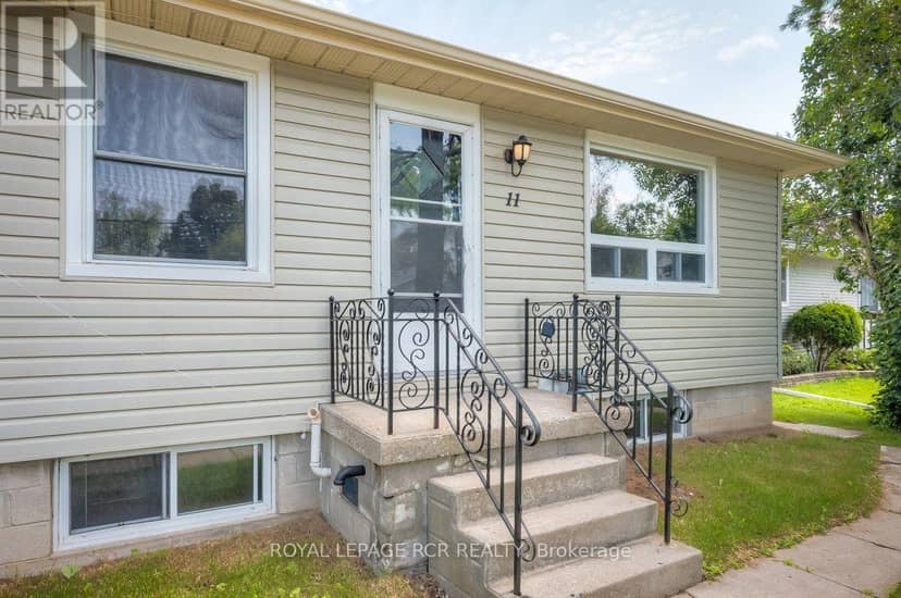 11 Jackson's Point Avenue — photo 3 of 38