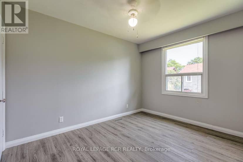 11 Jackson's Point Avenue — photo 9 of 38