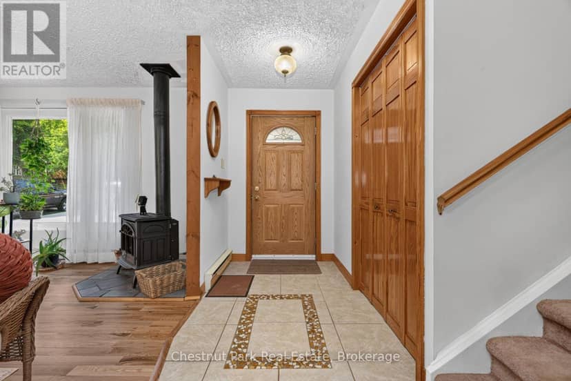 80 Hubbel Crescent — photo 3 of 40
