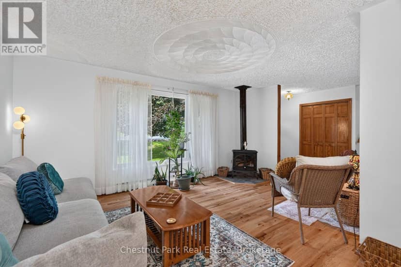 80 Hubbel Crescent — photo 4 of 40