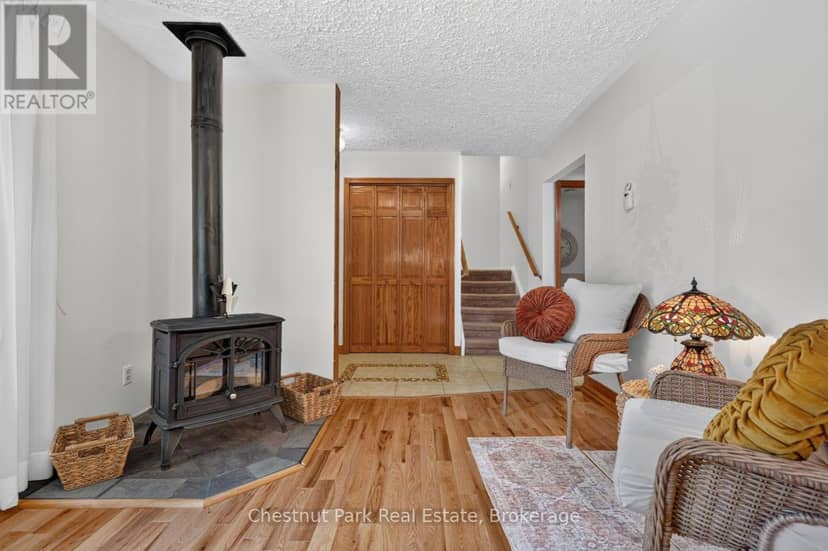 80 Hubbel Crescent — photo 5 of 40