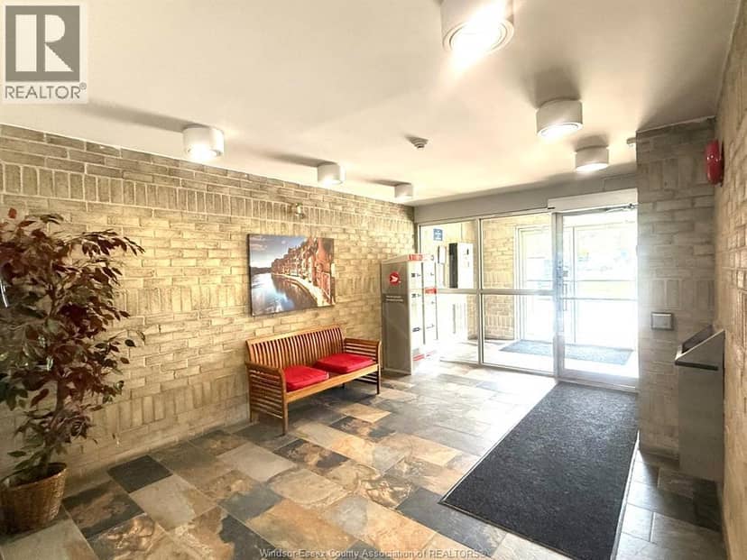 739 DEVERON CRESCENT Unit# 210 — photo 4 of 15