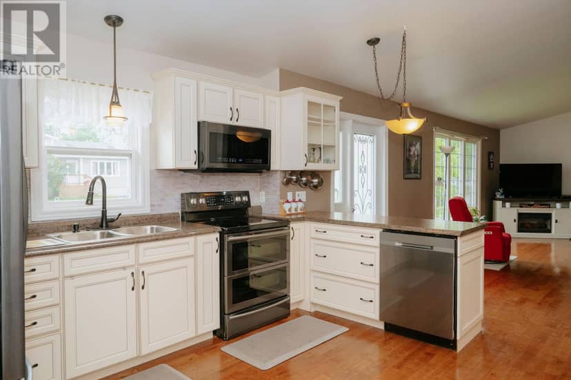 58 Byrd Avenue — photo 3 of 40