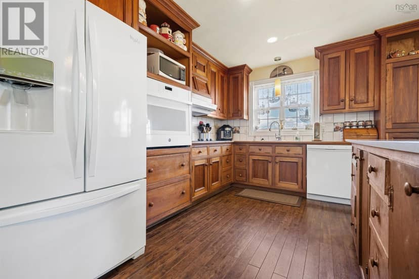 392 BIRCH HILL Road — photo 12 of 40
