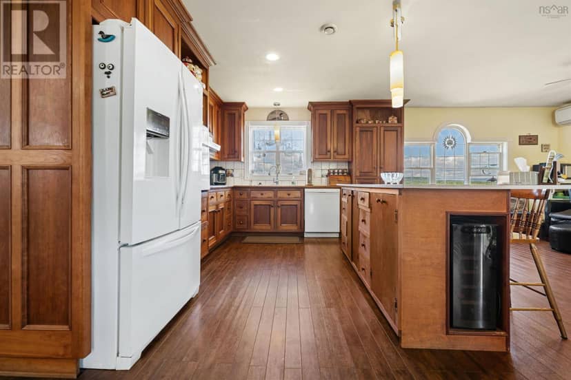 392 BIRCH HILL Road — photo 11 of 40