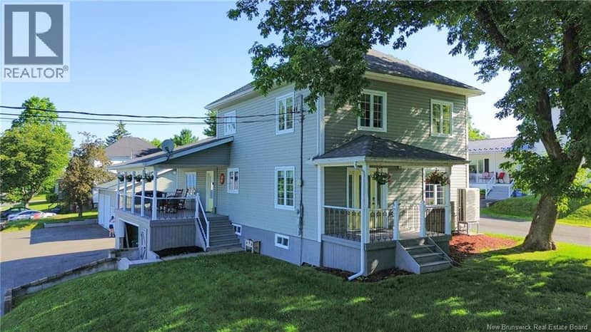 21 Hillcrest Avenue — photo 2 of 40