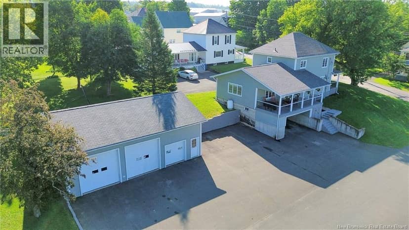 21 Hillcrest Avenue — photo 3 of 40