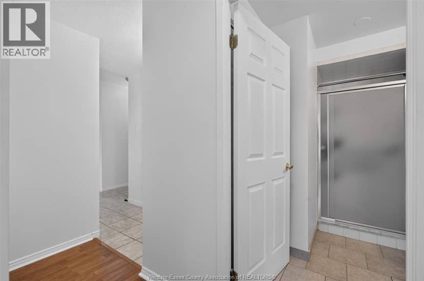 3915 Southwinds DRIVE Unit# 203 — photo 25 of 40