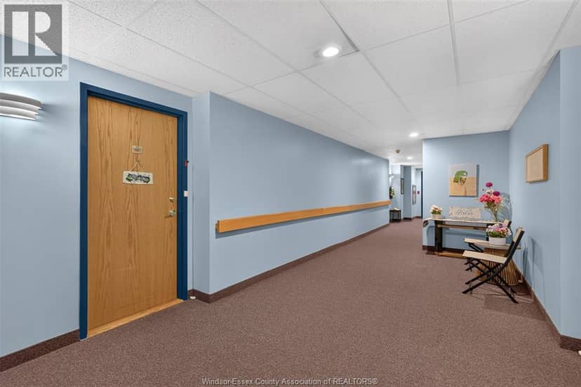 3915 Southwinds DRIVE Unit# 203 — photo 9 of 40