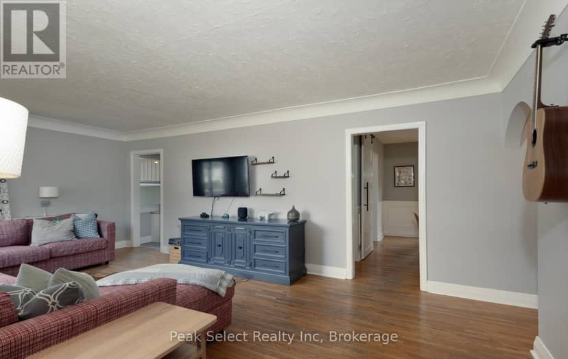 349 Edward Street — photo 11 of 34