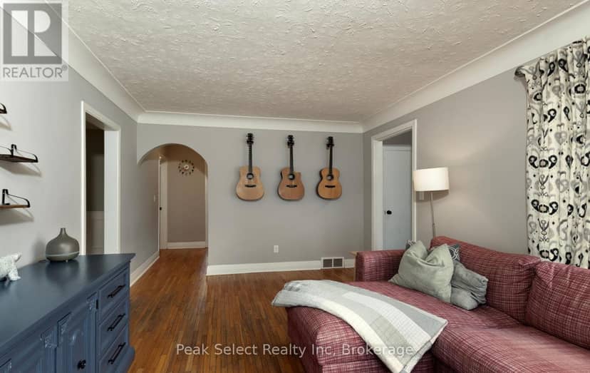 349 Edward Street — photo 12 of 34