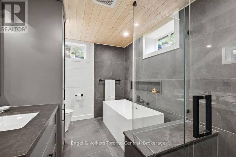 8 Bartlett Drive — photo 17 of 40