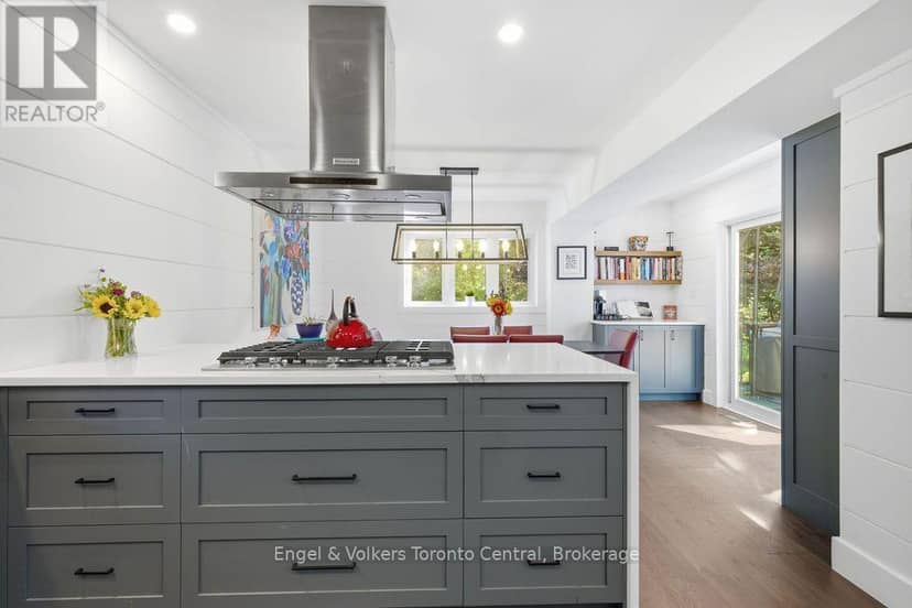8 Bartlett Drive — photo 7 of 40