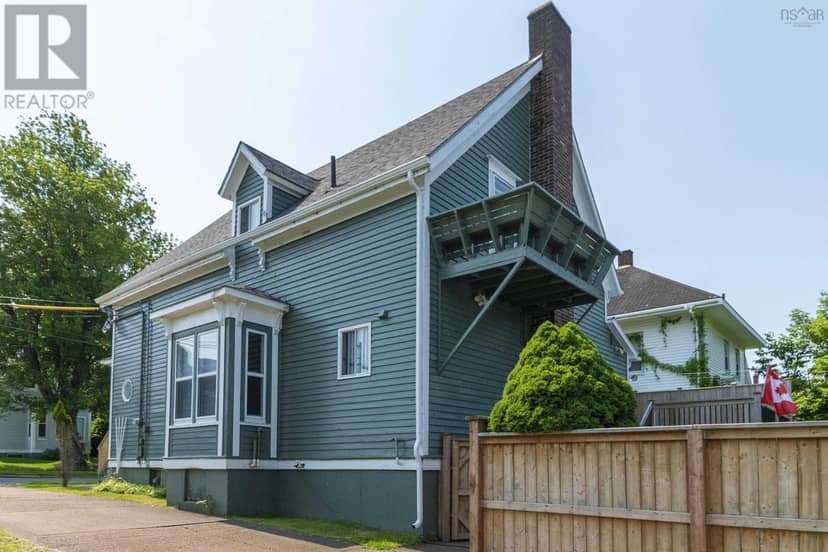 453 Pleasant Street — photo 2 of 40