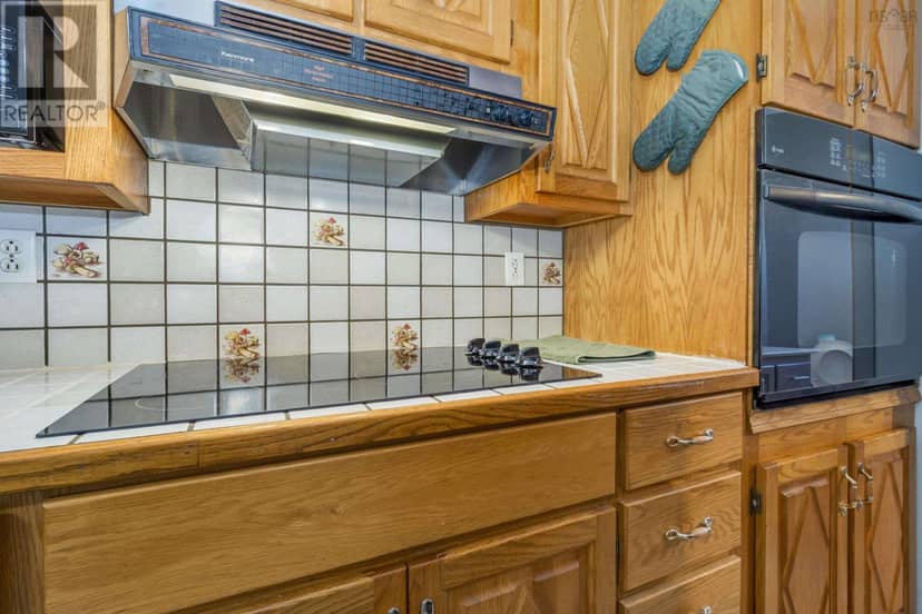 453 Pleasant Street — photo 19 of 40
