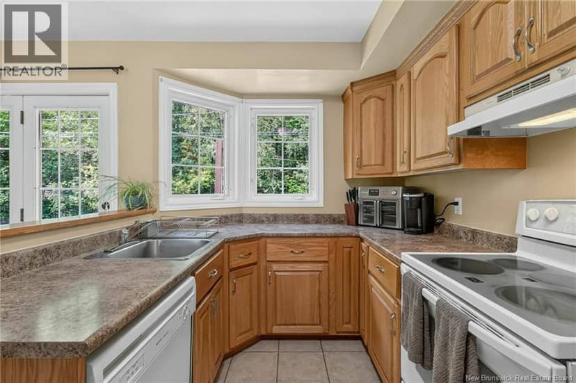 91 Old Oak Crescent — photo 10 of 21