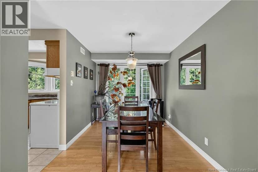 91 Old Oak Crescent — photo 4 of 21