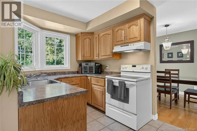 91 Old Oak Crescent — photo 7 of 21