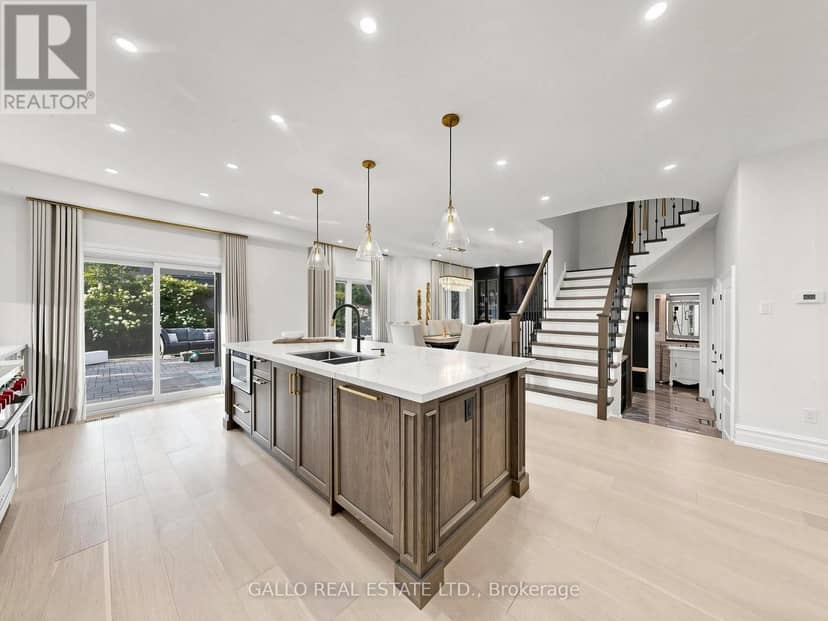 111 Pondmede Crescent — photo 7 of 40
