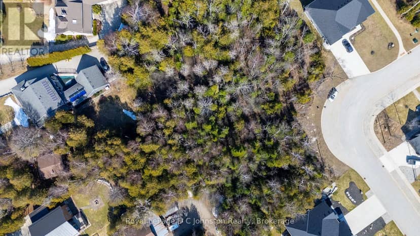 13 Lakeside Woods Crescent — photo 6 of 10
