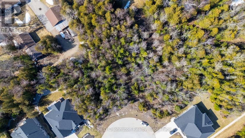 13 Lakeside Woods Crescent — photo 4 of 10