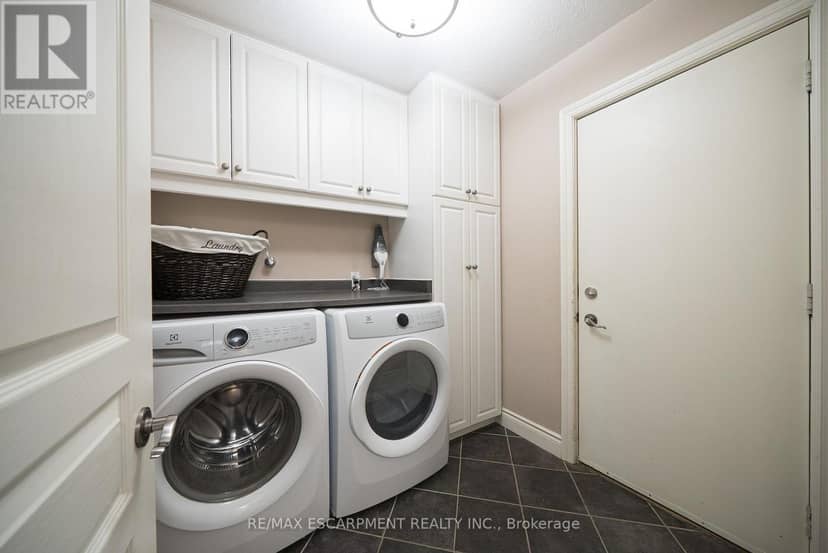 20 Hogarth Road — photo 18 of 40