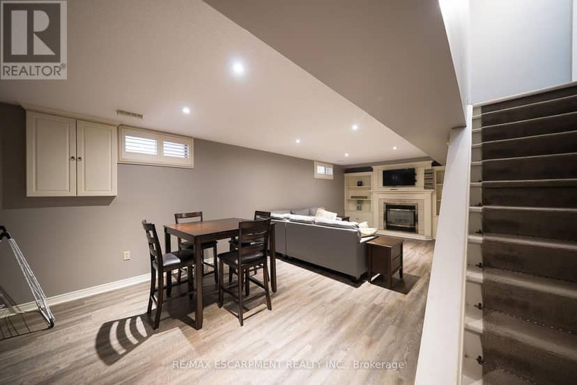 20 Hogarth Road — photo 34 of 40