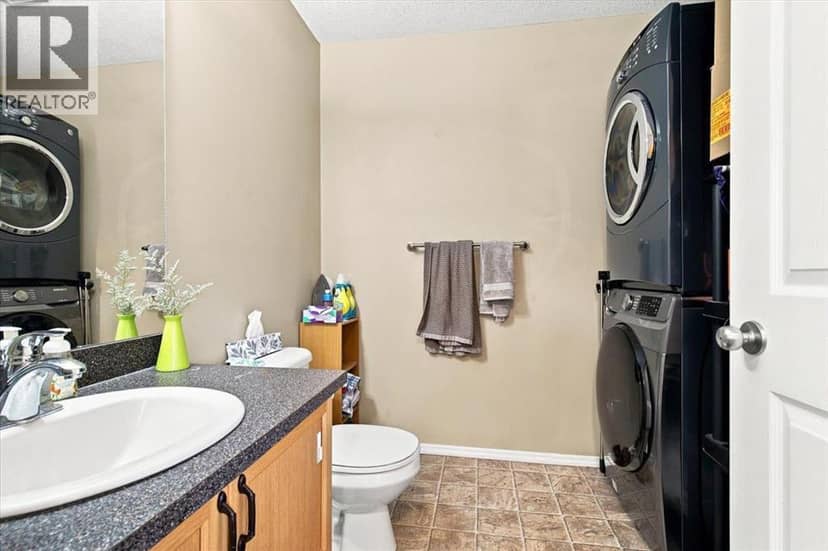 6918 88A Street — photo 11 of 25