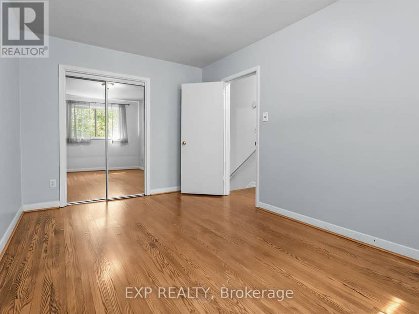 1586 Sandgate Crescent — photo 18 of 37