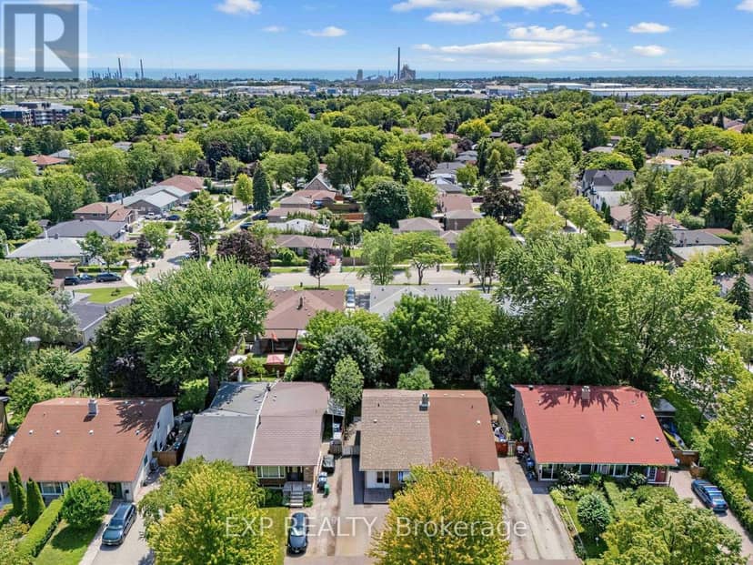 1586 Sandgate Crescent — photo 37 of 37