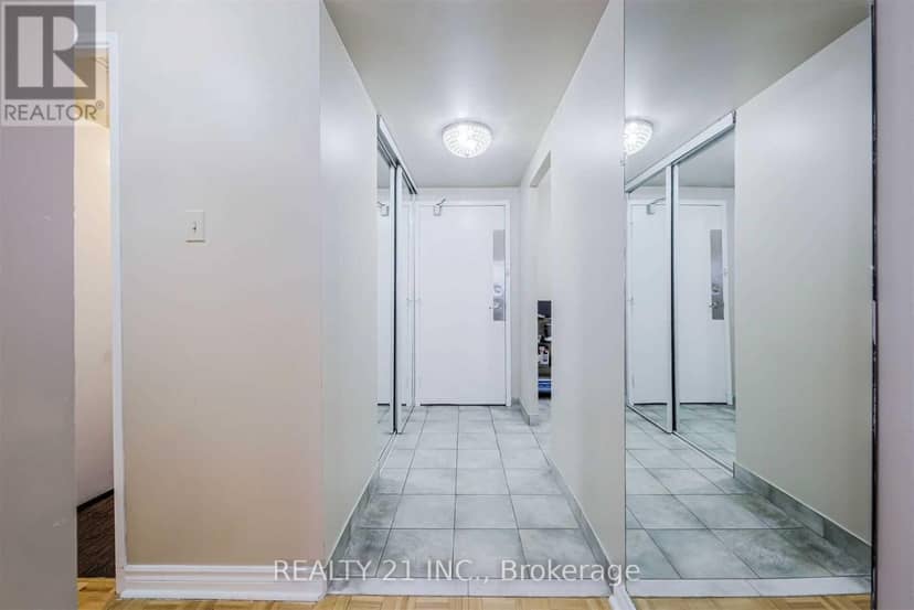 811 - 25 Sunrise Avenue S — photo 4 of 7