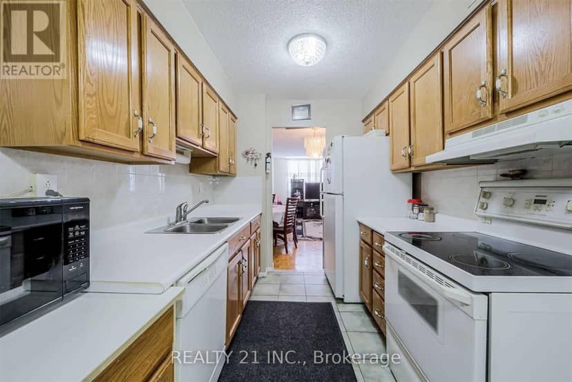 811 - 25 Sunrise Avenue S — photo 3 of 7