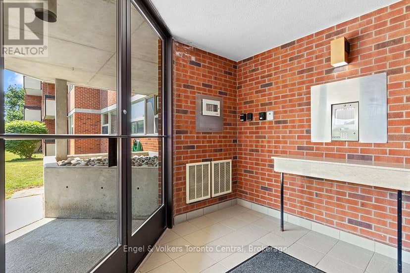 402 - 860 9th Street E — photo 4 of 35