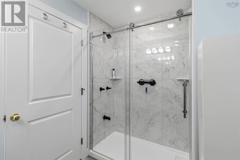 19 Robyn Drive — photo 33 of 40