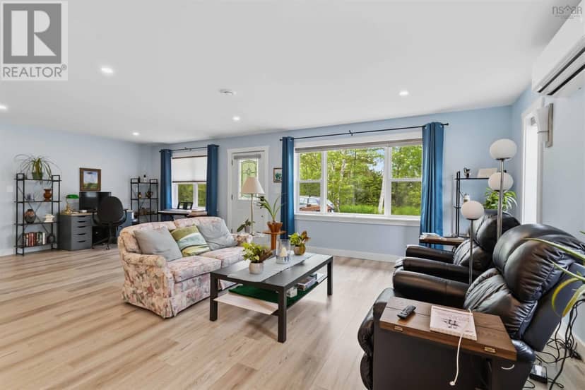 19 Robyn Drive — photo 14 of 40