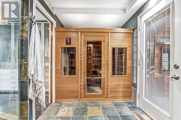 27 Croydon Drive — photo 11 of 27