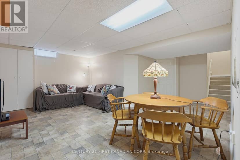 63 - 70 Sunnyside Drive — photo 35 of 40