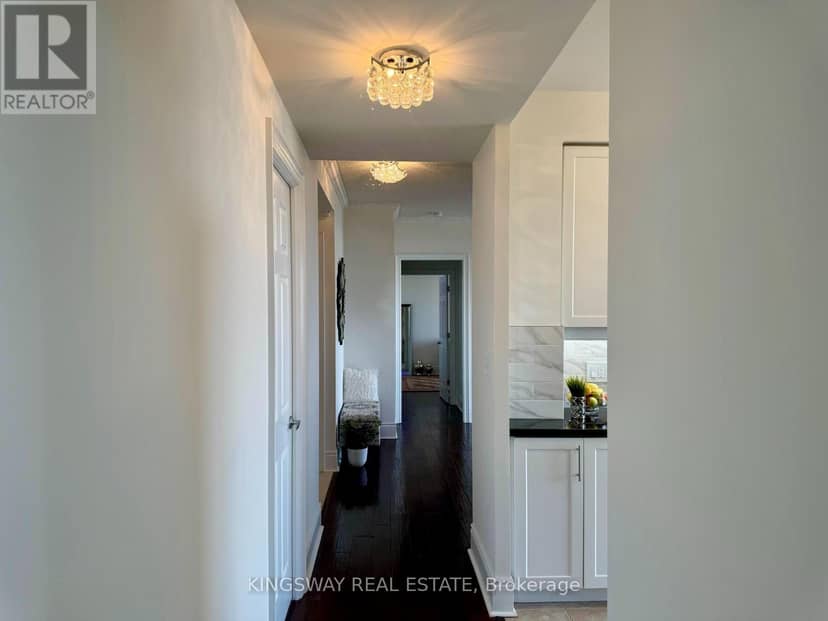 3009 - 3880 Duke Of York Boulevard — photo 10 of 38