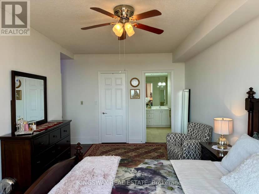 3009 - 3880 Duke Of York Boulevard — photo 13 of 38