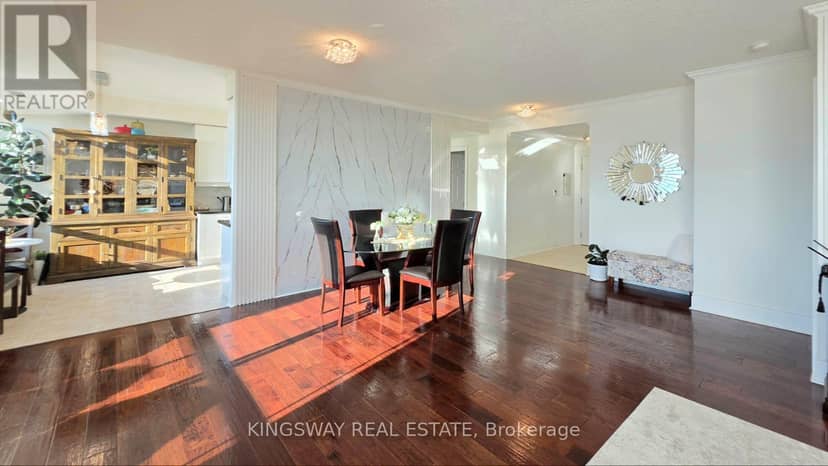 3009 - 3880 Duke Of York Boulevard — photo 2 of 38