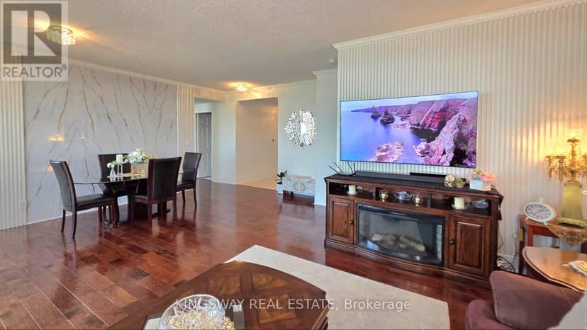 3009 - 3880 Duke Of York Boulevard — photo 3 of 38