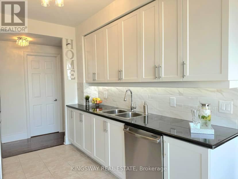 3009 - 3880 Duke Of York Boulevard — photo 9 of 38
