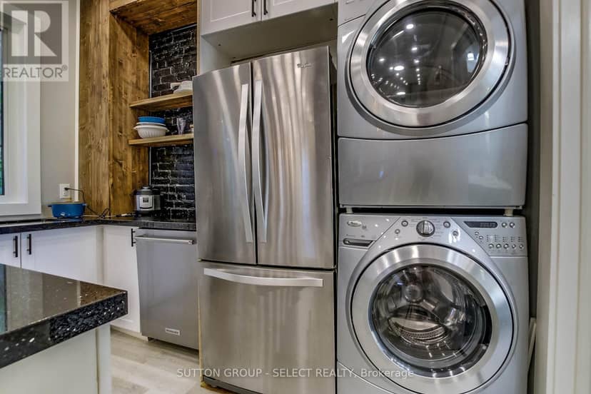 71 Briscoe Street E — photo 10 of 25