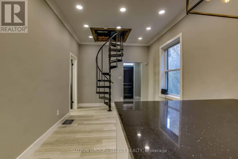 71 Briscoe Street E — photo 11 of 25