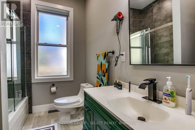 71 Briscoe Street E — photo 12 of 25