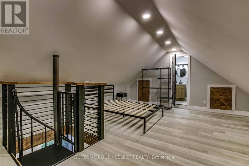 71 Briscoe Street E — photo 13 of 25