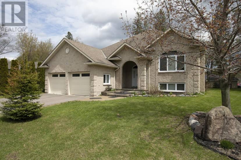 4 Parkdale DR — photo 3 of 40