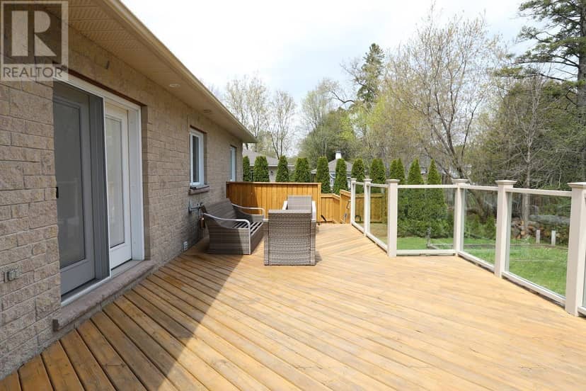 4 Parkdale DR — photo 7 of 40