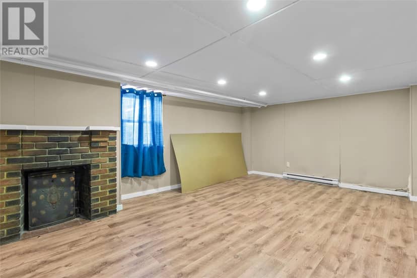 8 Glenridge Crescent — photo 20 of 24
