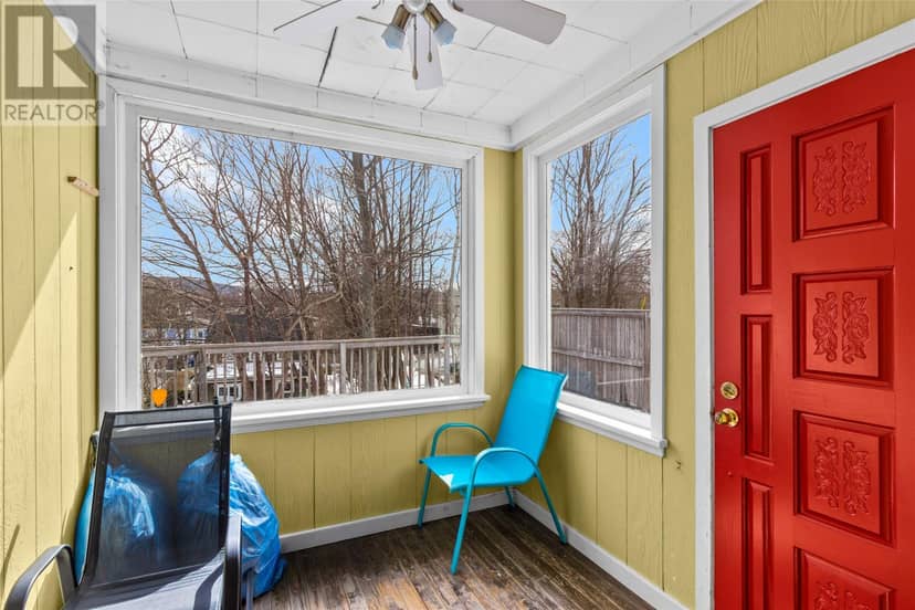 8 Glenridge Crescent — photo 4 of 24